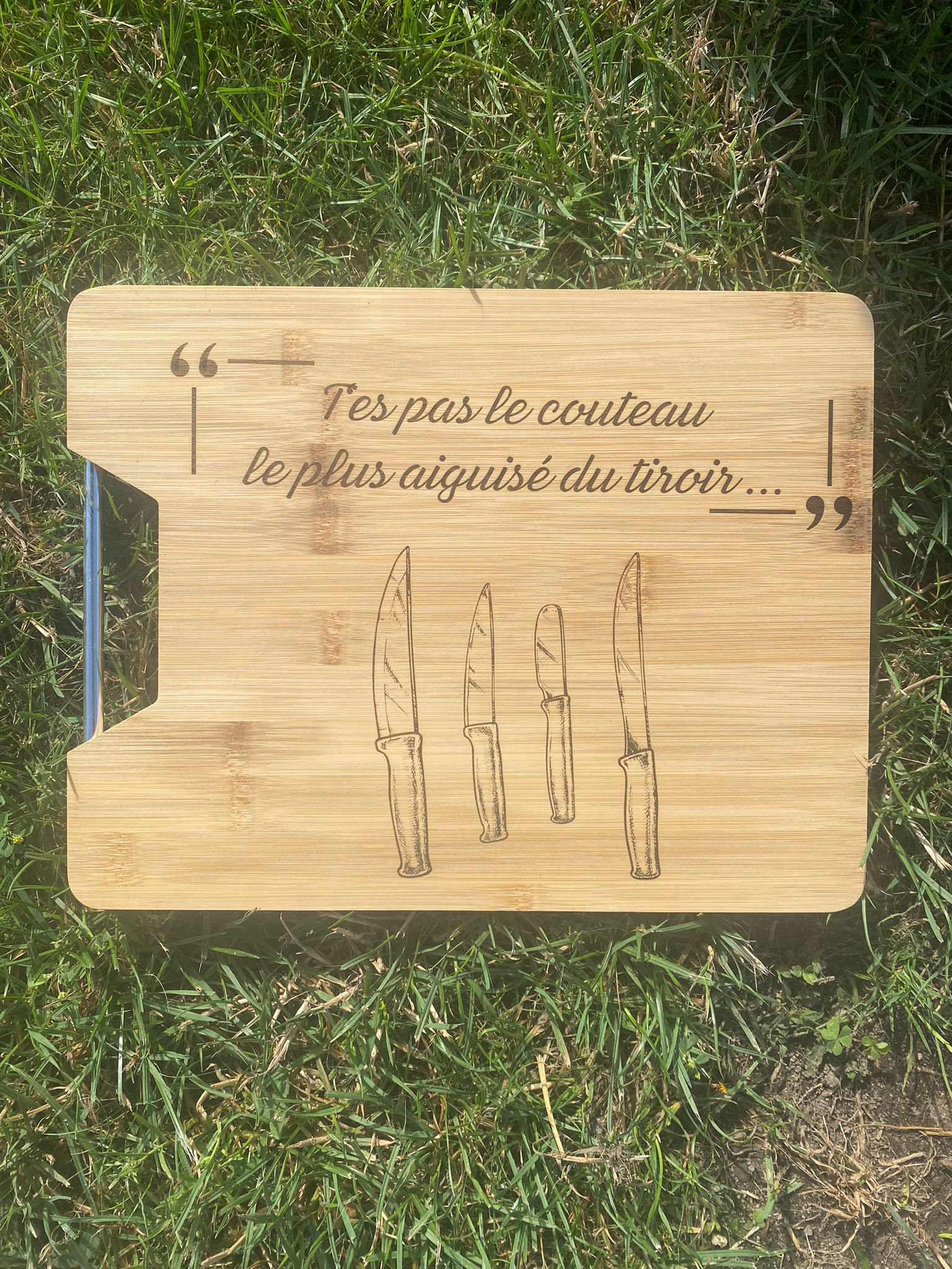 Planche à découper en bois avec gravure