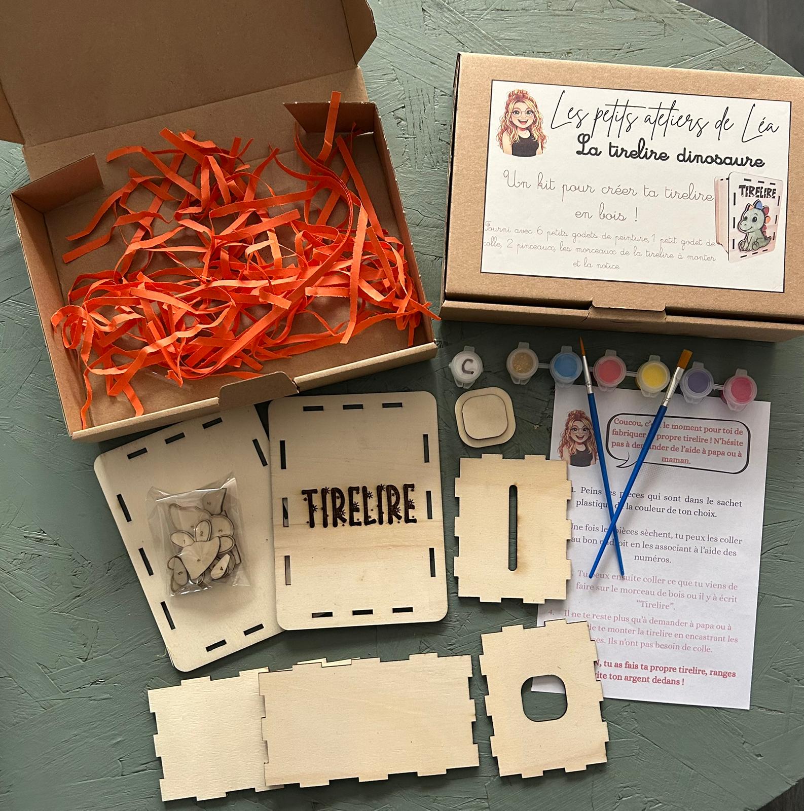 Contenu du kit créatif enfant tirelire à peindre avec peinture pinceaux et pièces en bois Les Petits Ateliers de Léa