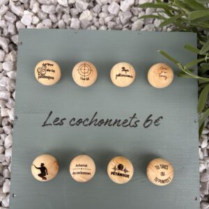 Cochonnets artisanaux en bois de buis du Jura gravés
